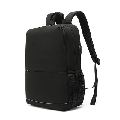 Zaino da viaggio per portatili, zaino da lavoro con porta di ricarica USB.