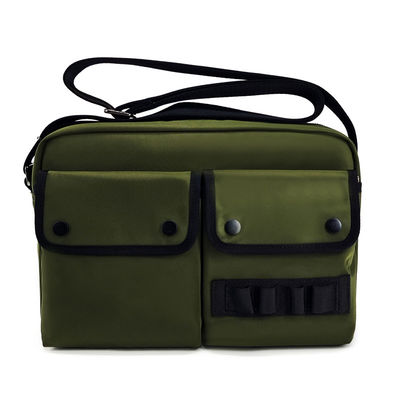 Borsa verde in nylon a misura impermeabile con accessori in metallo