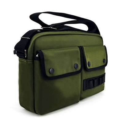 Borsa verde in nylon a misura impermeabile con accessori in metallo
