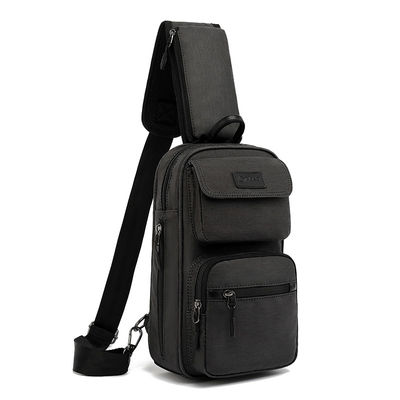 Borsa Crossbody con chiusura a cerniera con colore grigio nero