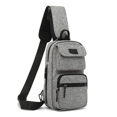 Borsa Crossbody con chiusura a cerniera con colore grigio nero